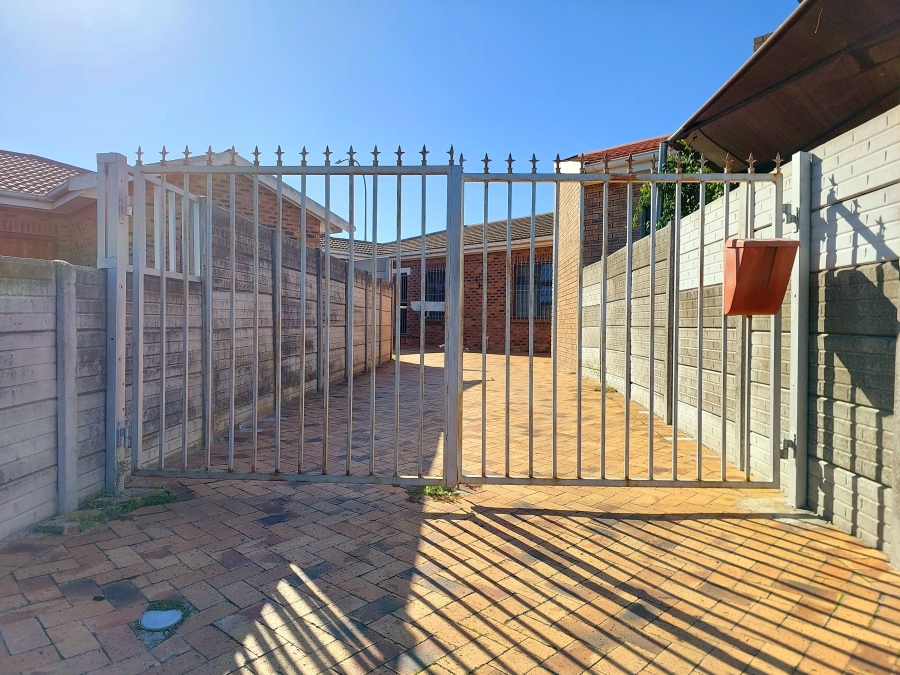3 Bedroom Property for Sale in Protea Heights Western Cape